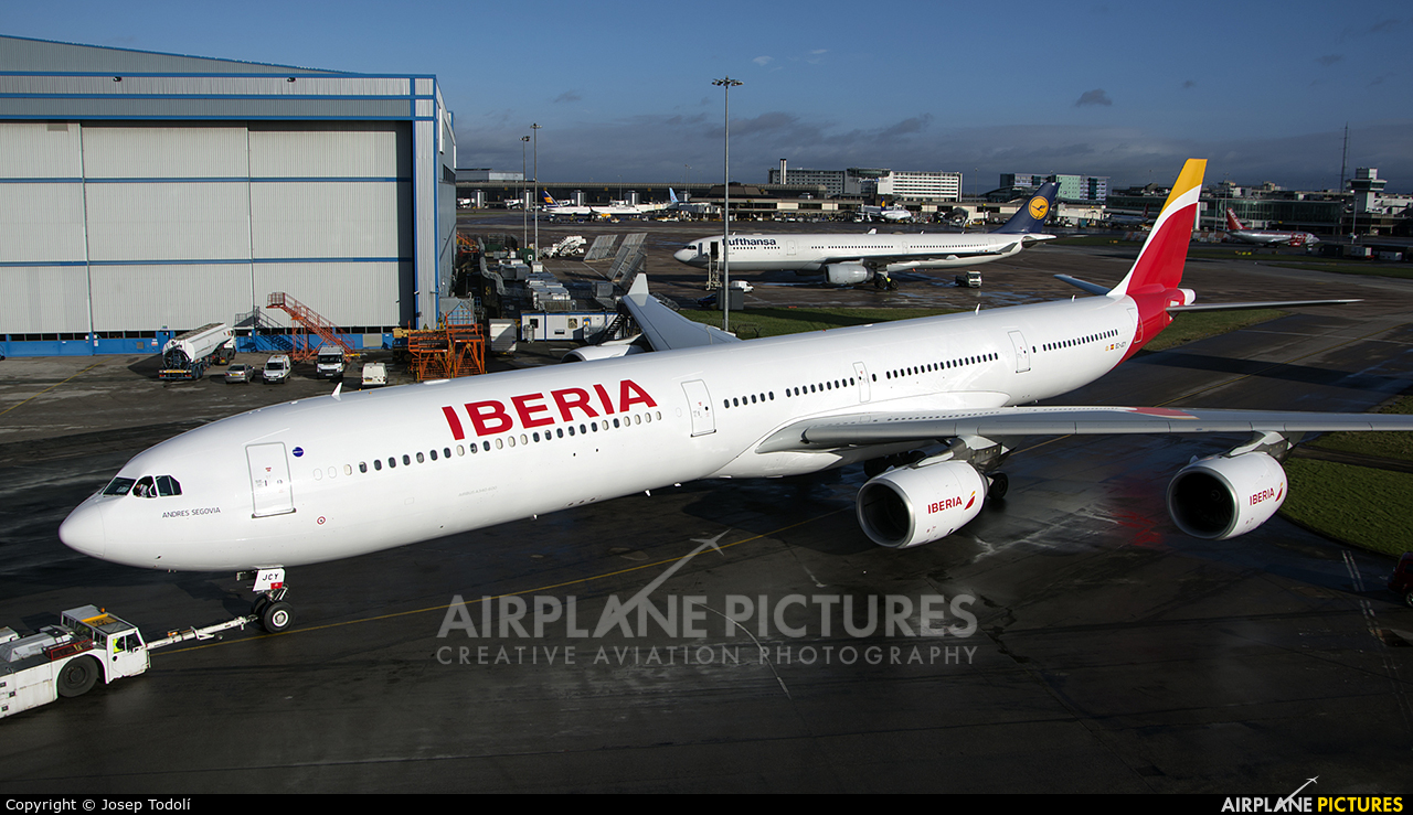 Iberia EC-JCY aircraft at Manchester