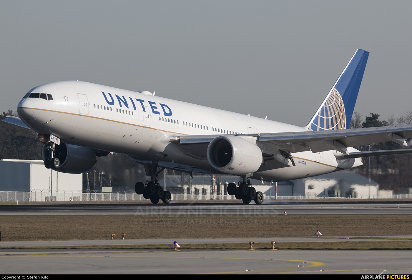 United Airlines N775UA aircraft at Frankfurt