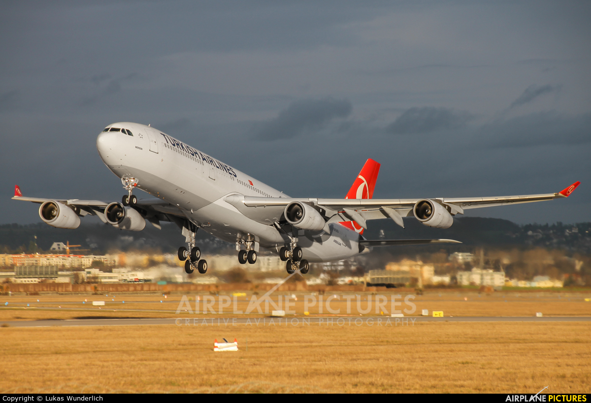 Turkish Airlines TC-JII aircraft at Stuttgart