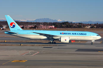 HL8251 - Korean Air Cargo Boeing 777F