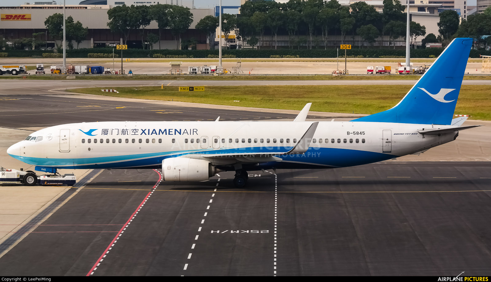 Xiamen Airlines B-5845 aircraft at Singapore - Changi