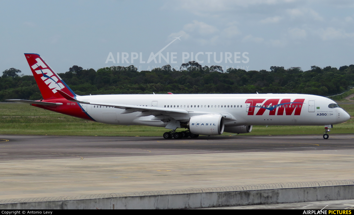 TAM PR-XTA aircraft at Manaus - Eduardo Gomes