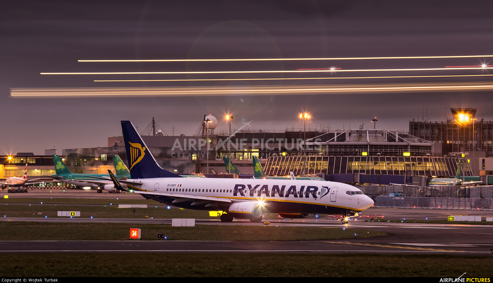 Ryanair EI-DHY aircraft at Dublin