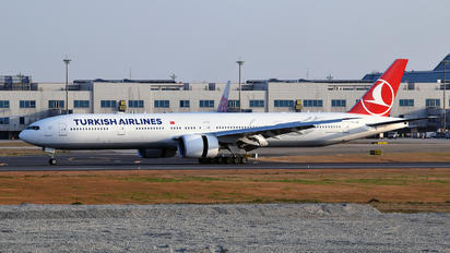 TC-LJB - Turkish Airlines Boeing 777-300ER
