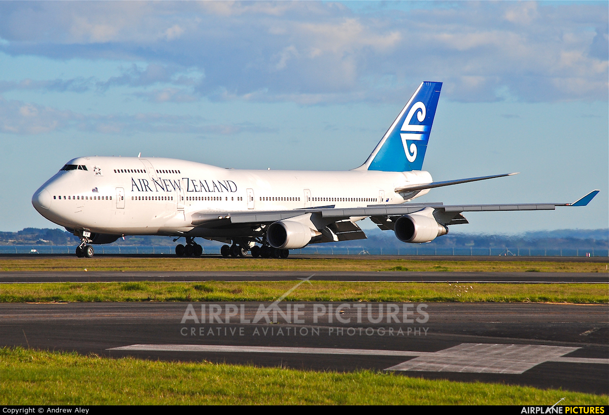 Air New Zealand ZK-NBV aircraft at Auckland Intl