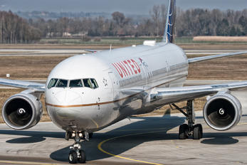 N76064 - United Airlines Boeing 767-400ER