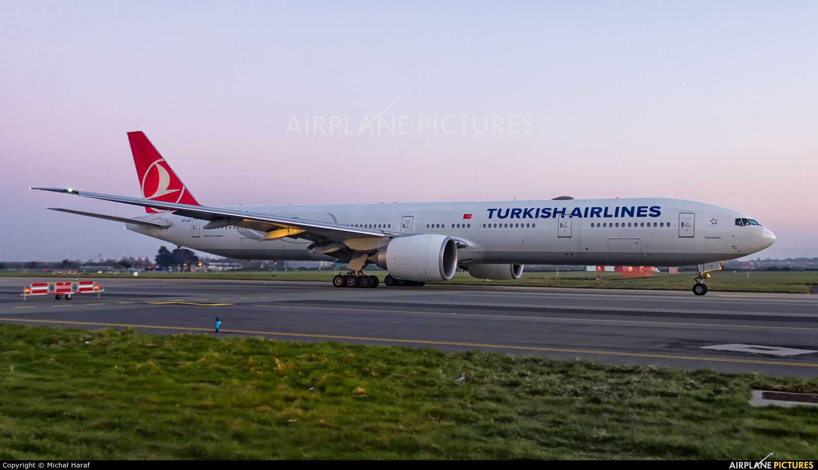 Turkish Airlines TC-JJL aircraft at Dublin