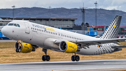 EC-MBF - Vueling Airlines Airbus A320
