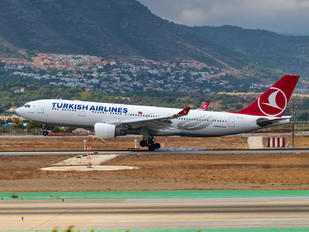 TC-JIY - Turkish Airlines Airbus A330-200