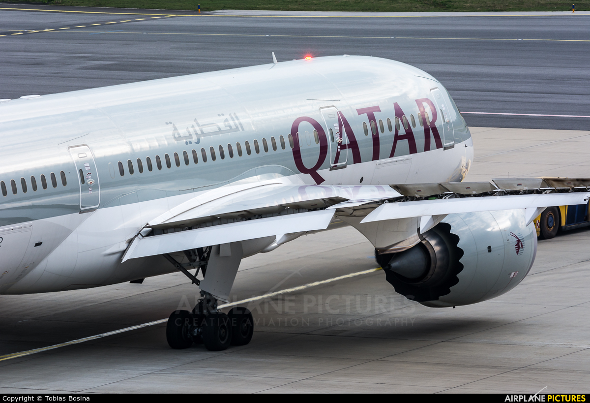 Qatar Airways A7-BCT aircraft at Vienna - Schwechat