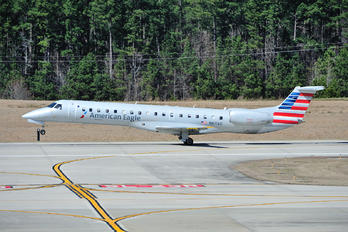 N611AE - American Eagle Embraer EMB-145