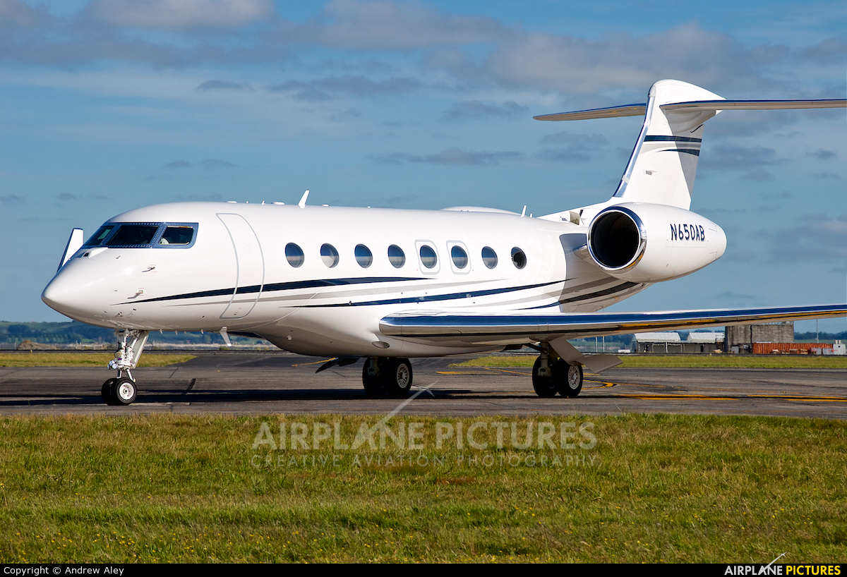 Private N650AB aircraft at Auckland Intl