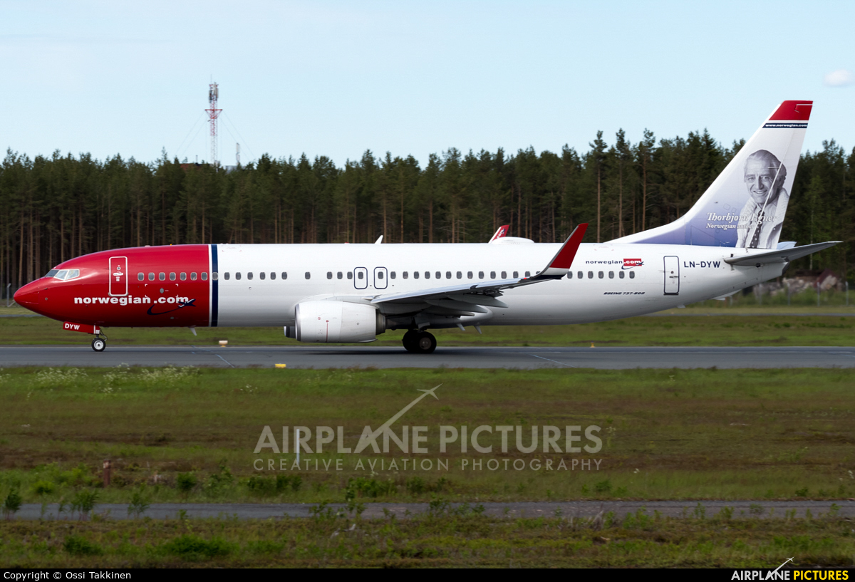 Norwegian Air Shuttle LN-DYW aircraft at Oulu