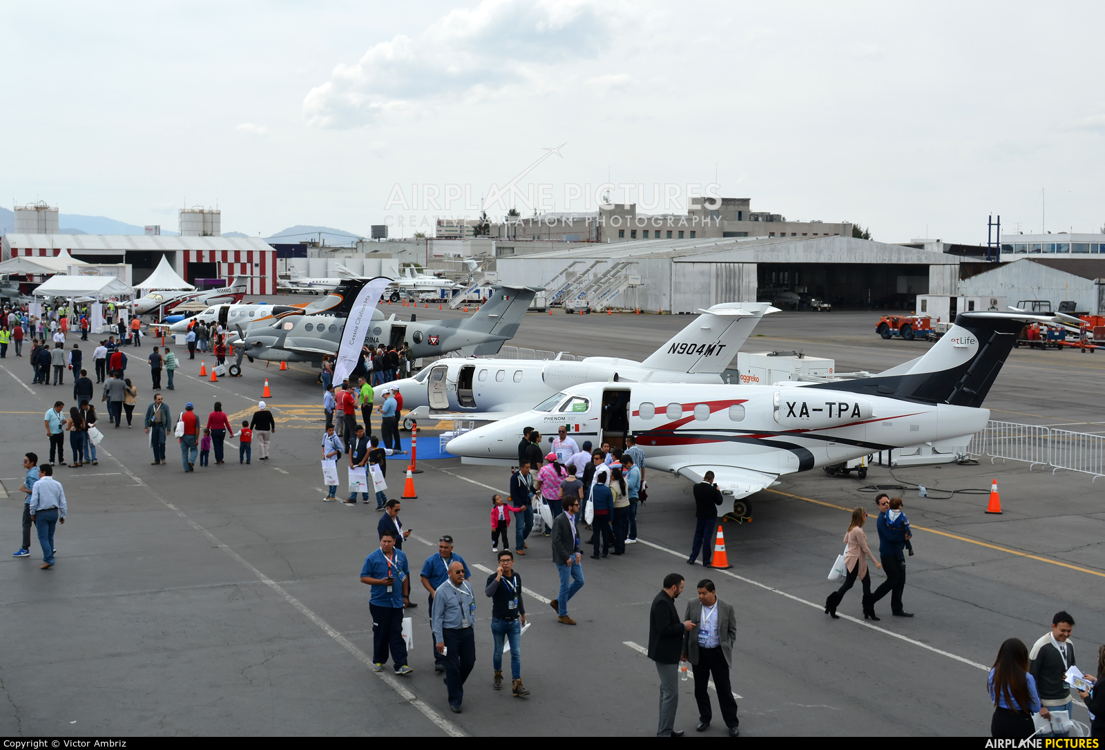 - Airport Overview - aircraft at Toluca Intl