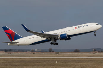 N196DN - Delta Air Lines Boeing 767-300