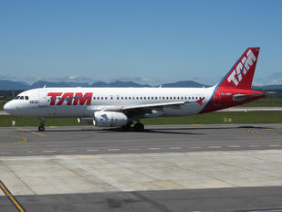 PR-MBH - TAM Airbus A320