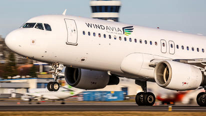 SP-AEK - Windavia Airbus A320