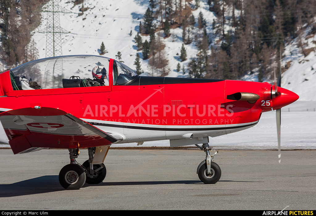 Switzerland - Air Force: PC-7 Team A-925 aircraft at Samedan - Engadin