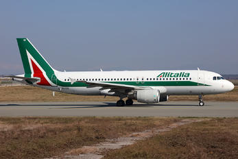 EI-EID - Alitalia Airbus A320