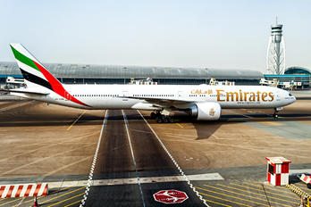 A6-EBW - Emirates Airlines Boeing 777-300ER