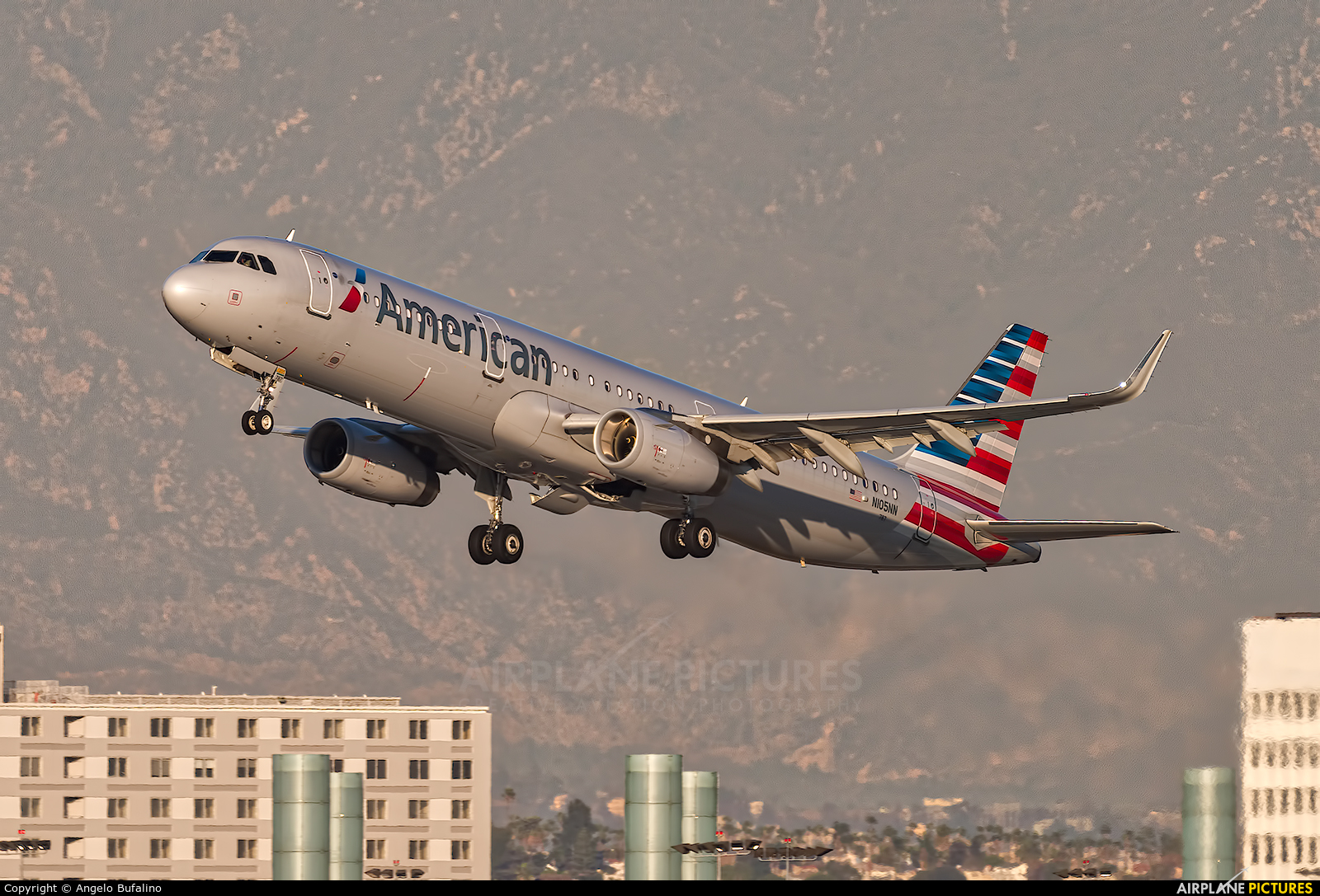 American Airlines N105NN aircraft at Los Angeles Intl