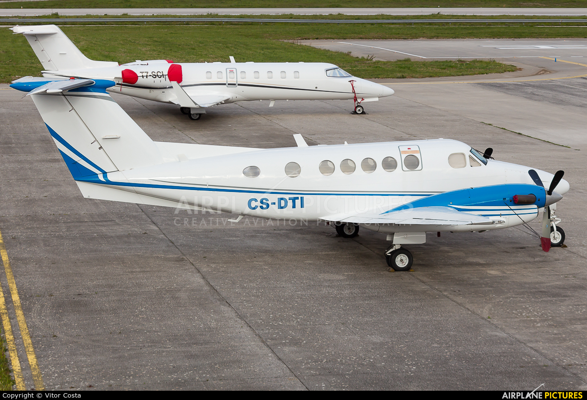Private CS-DTI aircraft at Cascais