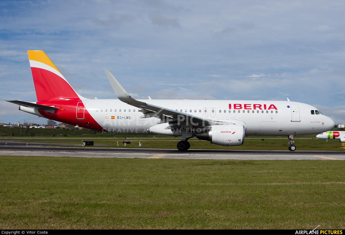Iberia EC-LVD aircraft at Lisbon