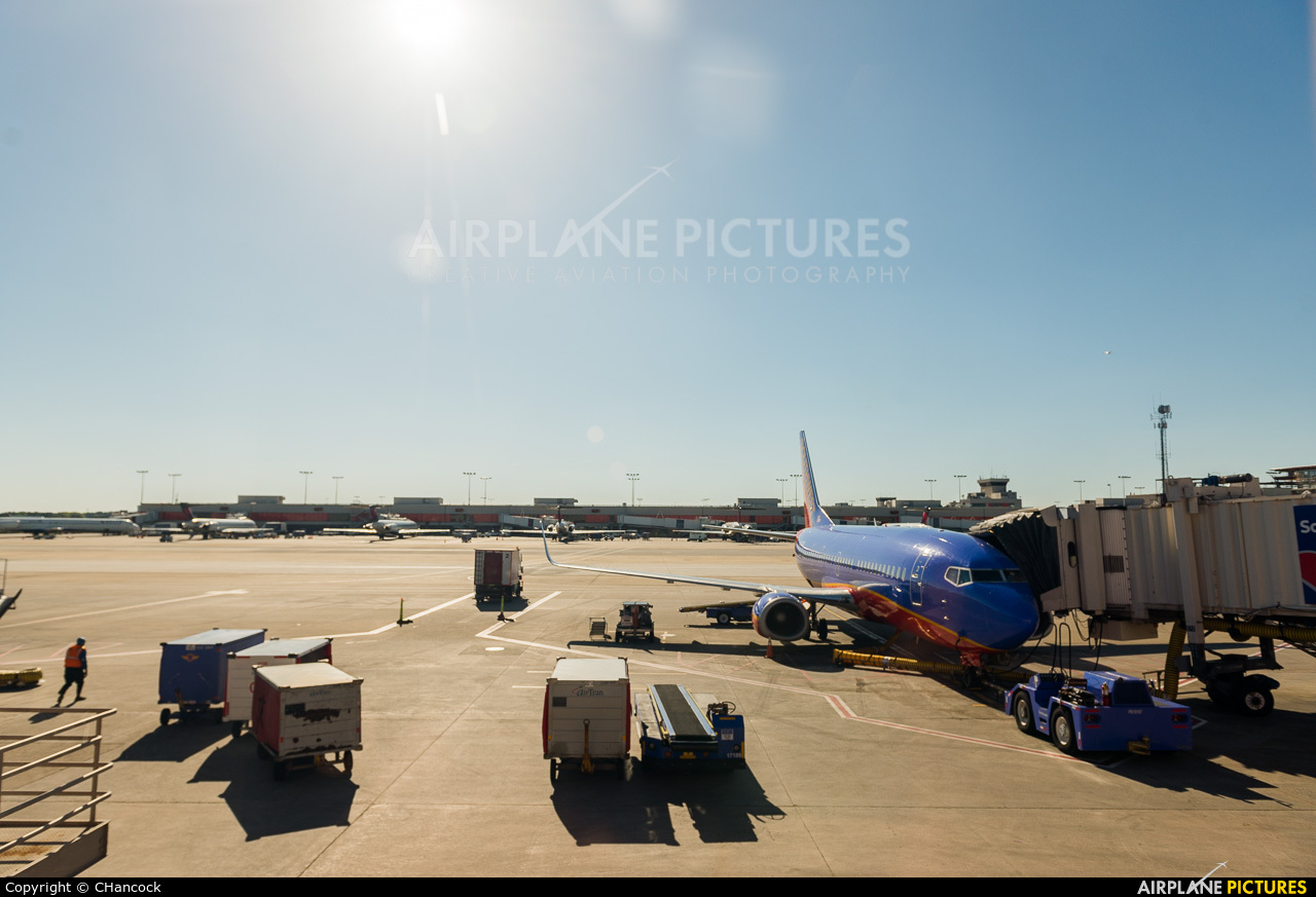 - Airport Overview - aircraft at Atlanta - Hartsfield-Jackson Intl