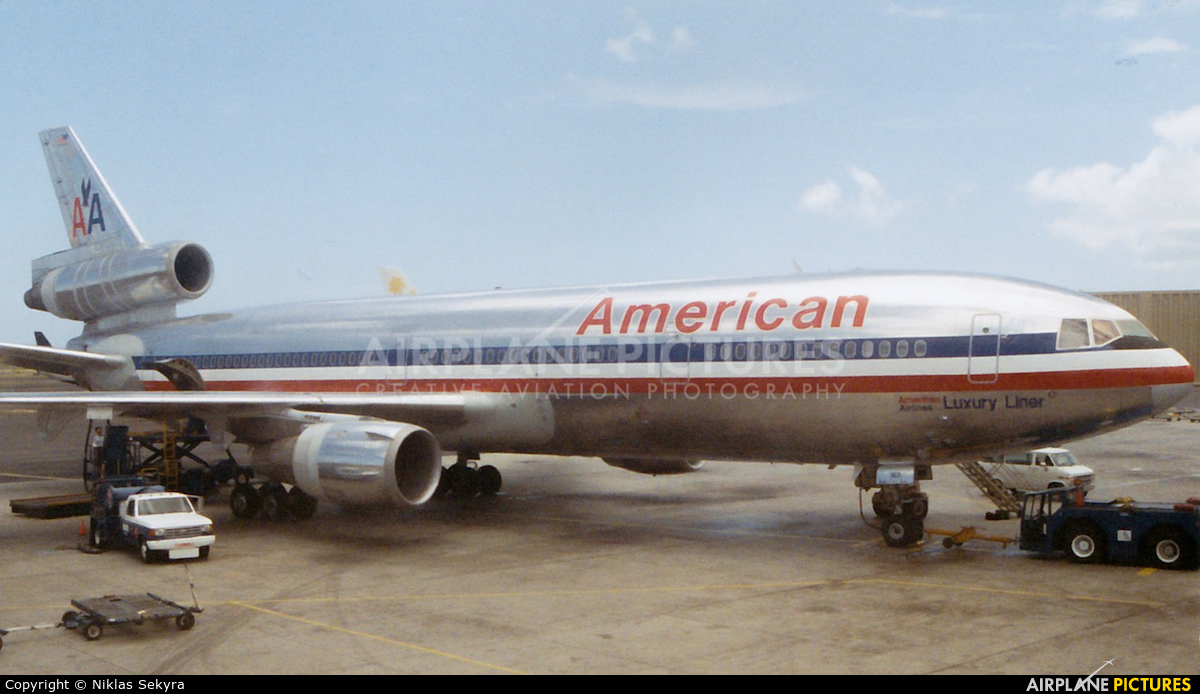 American Airlines N163AA aircraft at Las Vegas - McCarran Intl