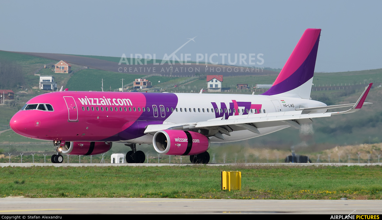 Wizz Air HA-LWS aircraft at Cluj Napoca - Someseni