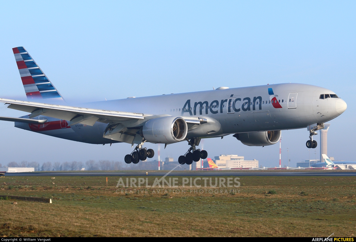 American Airlines N754AN aircraft at Paris - Charles de Gaulle