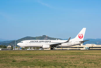 JA302J - JAL - Japan Airlines Boeing 737-800