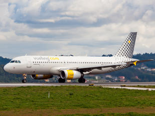 EC-LRA - Vueling Airlines Airbus A320