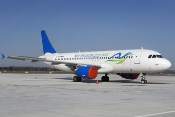 SP-HAE - Small Planet Airlines Airbus A320