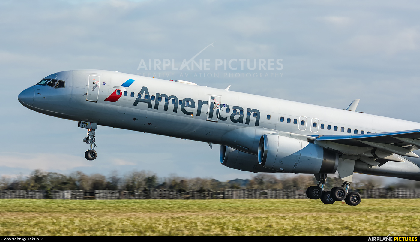 American Airlines N185AN aircraft at Dublin