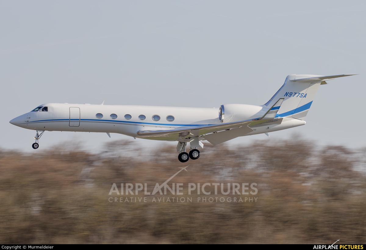 Private N977SA aircraft at Luxembourg - Findel