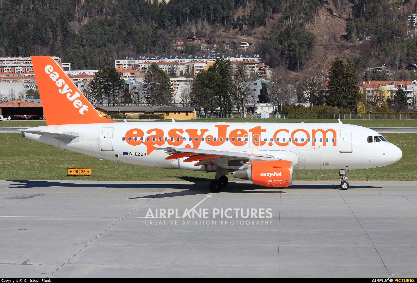 easyJet G-EZDH aircraft at Innsbruck