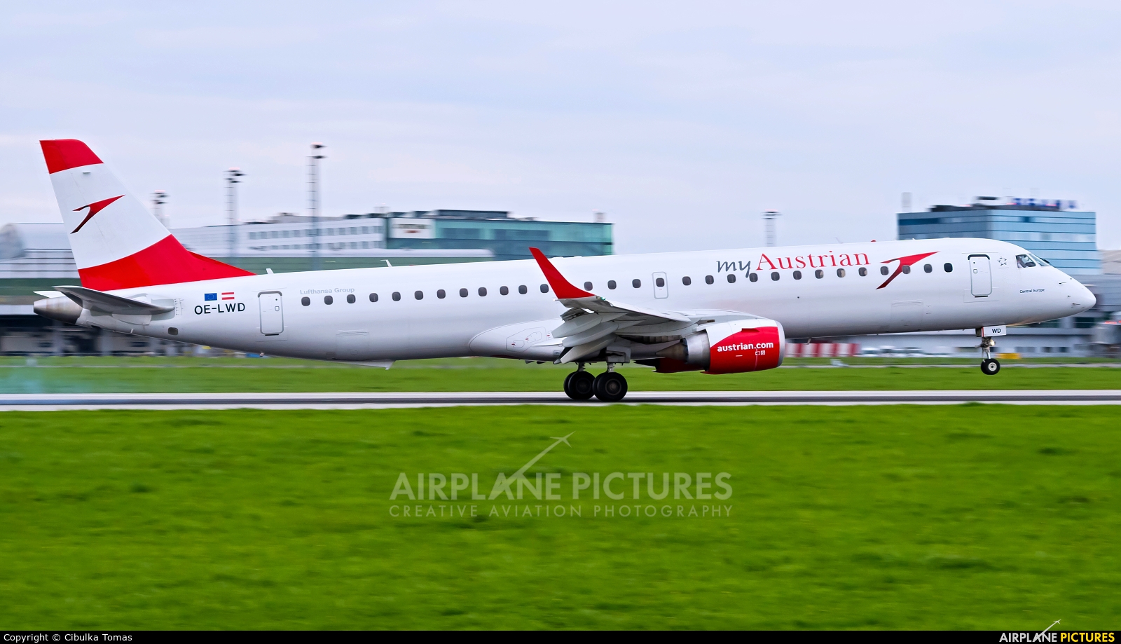 Austrian Airlines/Arrows/Tyrolean OE-LWD aircraft at Prague - Václav Havel