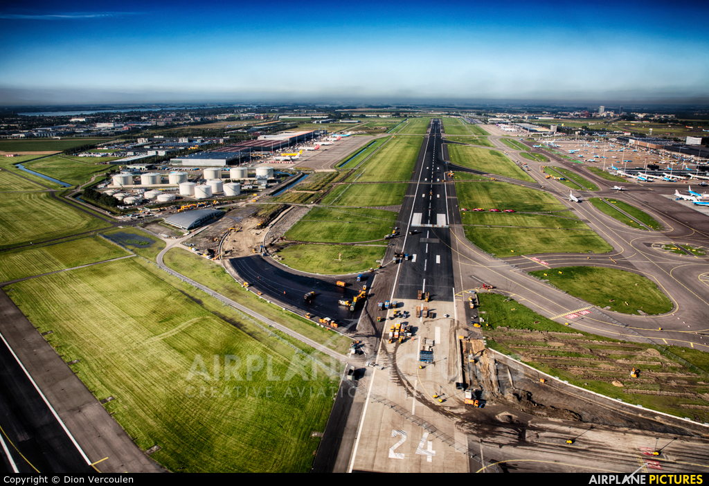 - Airport Overview EHAM aircraft at Amsterdam - Schiphol