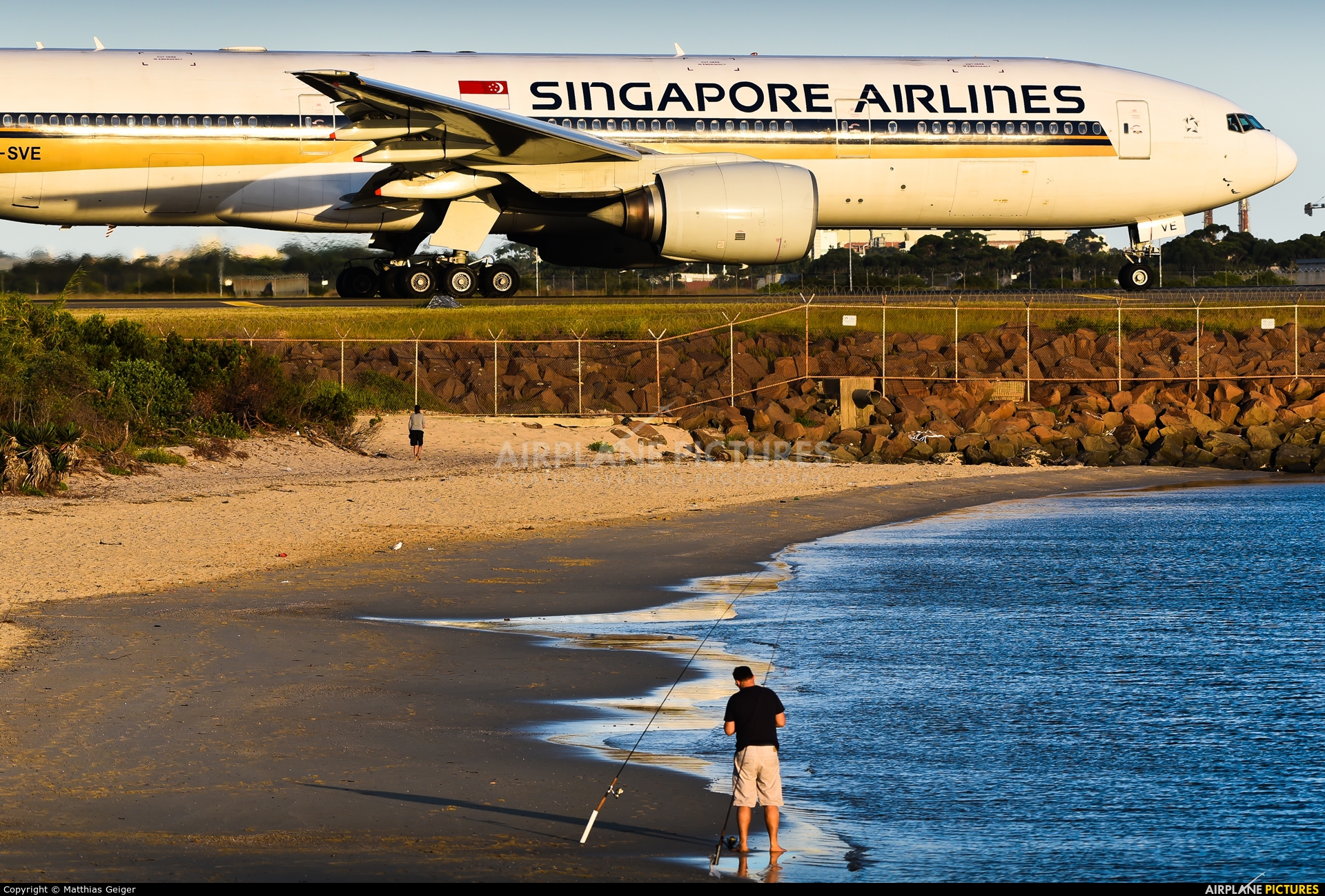 Singapore Airlines 9V-SVE aircraft at Sydney - Kingsford Smith Intl, NSW