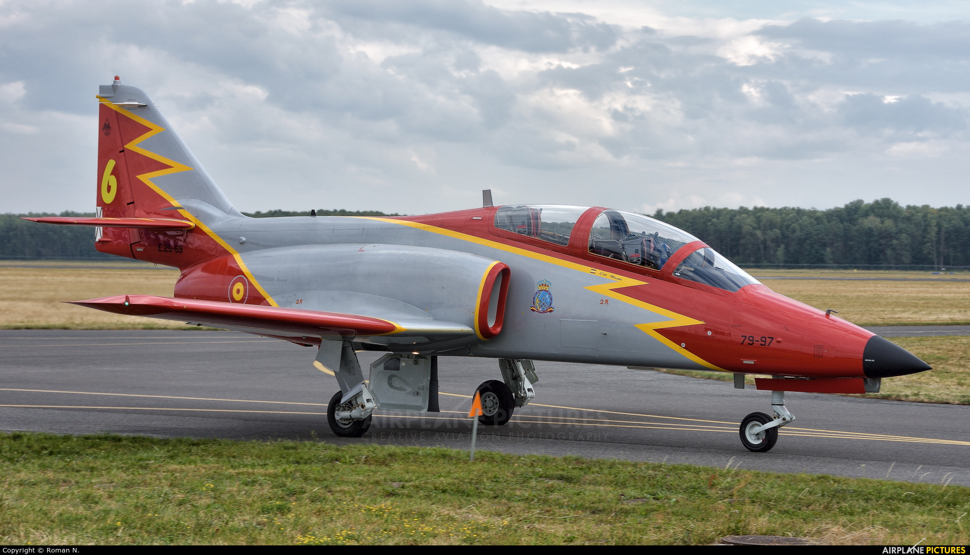 Spain - Air Force : Patrulla Aguila E.25-69 aircraft at Radom - Sadków