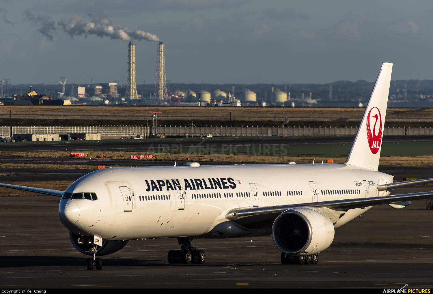 JAL - Japan Airlines JA735J aircraft at Tokyo - Haneda Intl