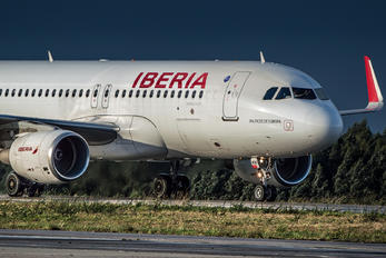EC-MDK - Iberia Airbus A320
