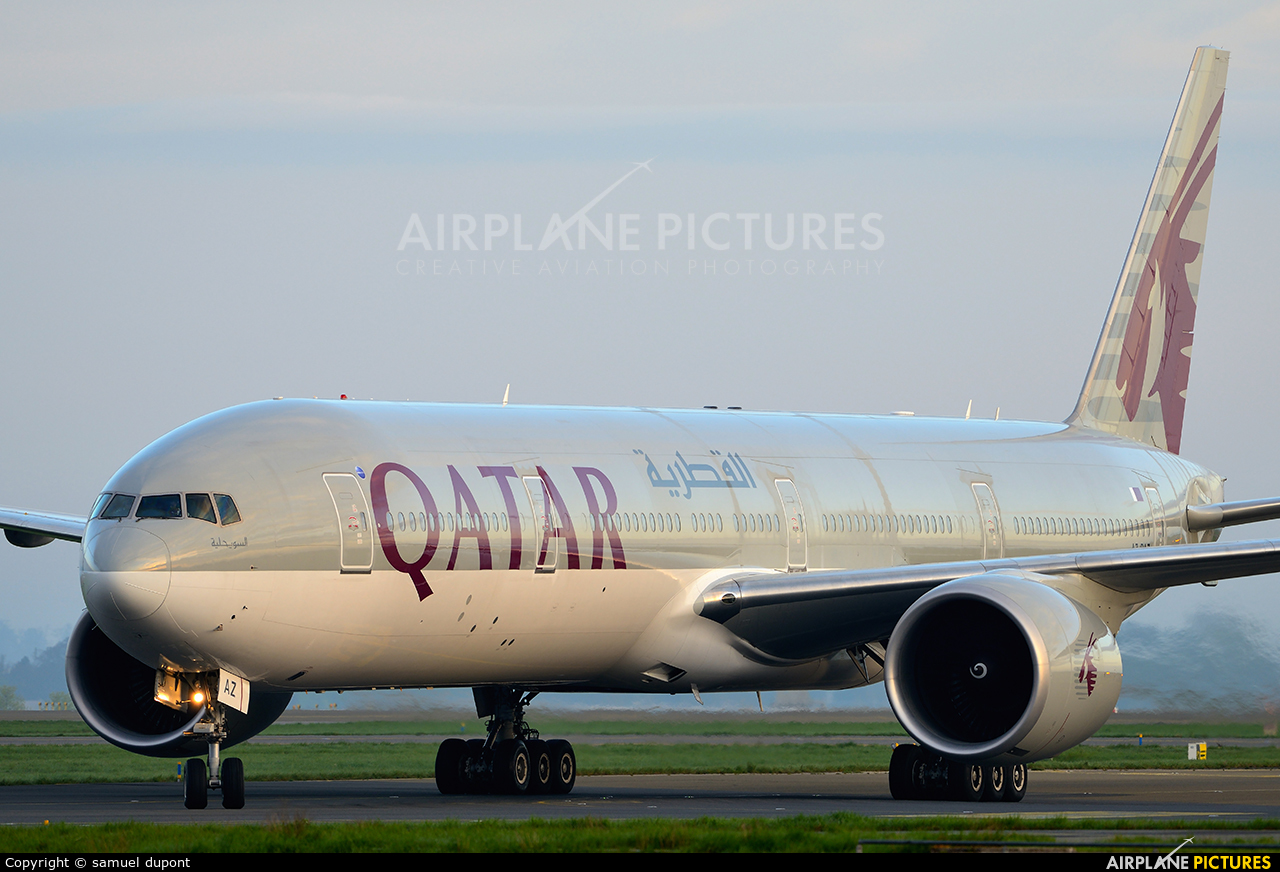 Qatar Airways A7-BAZ aircraft at Paris - Charles de Gaulle