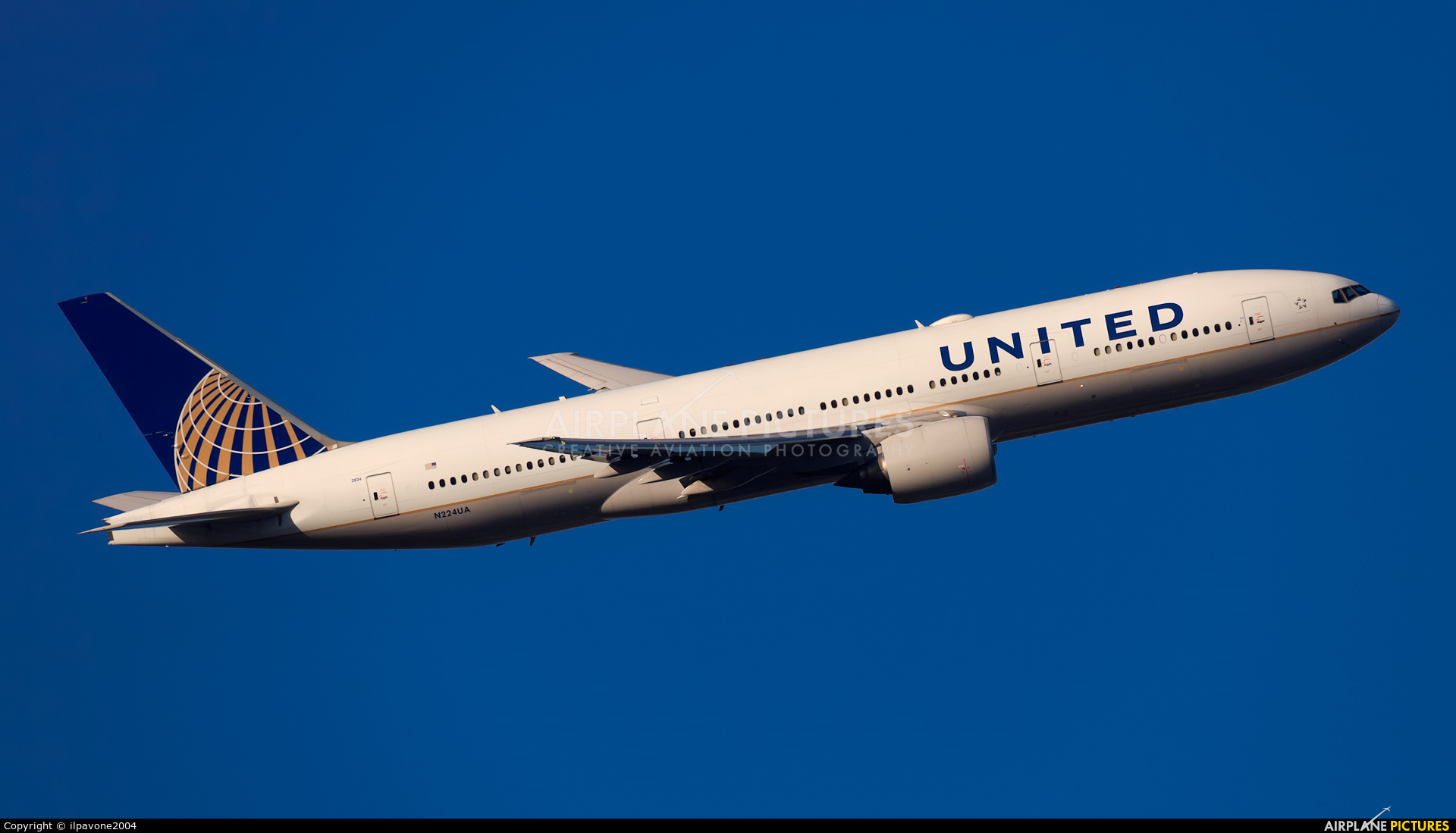 United Airlines N224UA aircraft at London - Heathrow