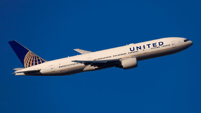 N224UA - United Airlines Boeing 777-200