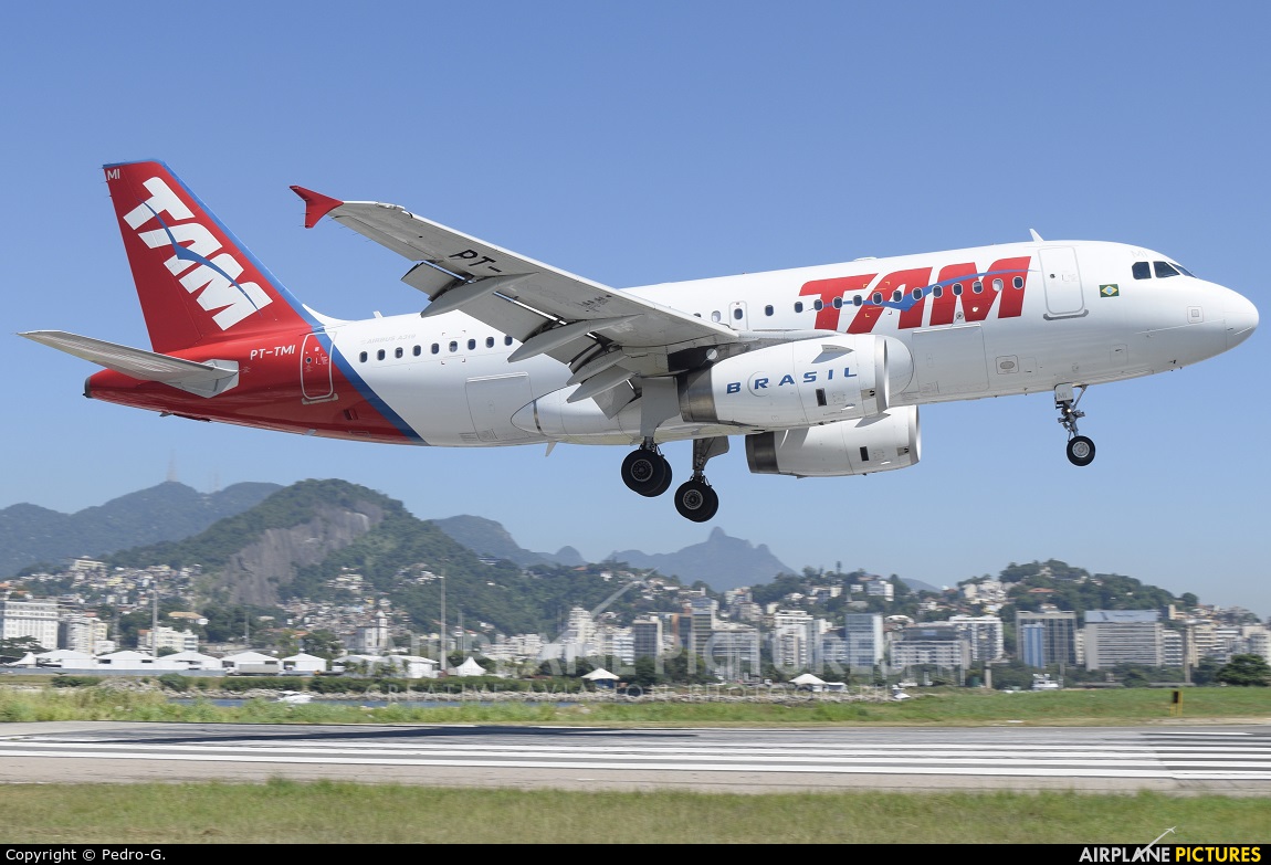 TAM PT-TMI aircraft at Rio de Janeiro - Santos Dumont