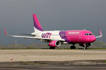 HA-LYO - Wizz Air Airbus A320