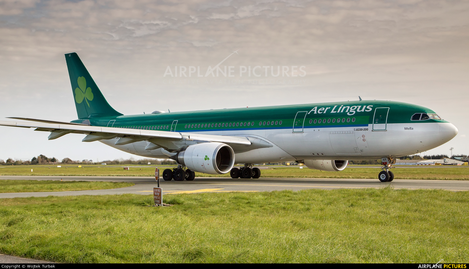 Aer Lingus EI-LAX aircraft at Dublin