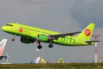 VQ-BRG - S7 Airlines Airbus A320
